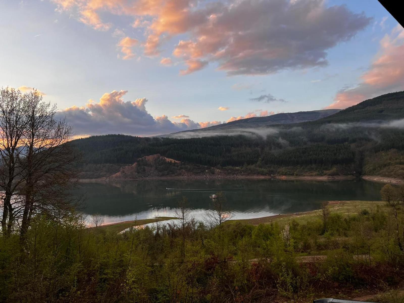 Zavojsko Jezero - Vila Jezero Pirot Esterno foto